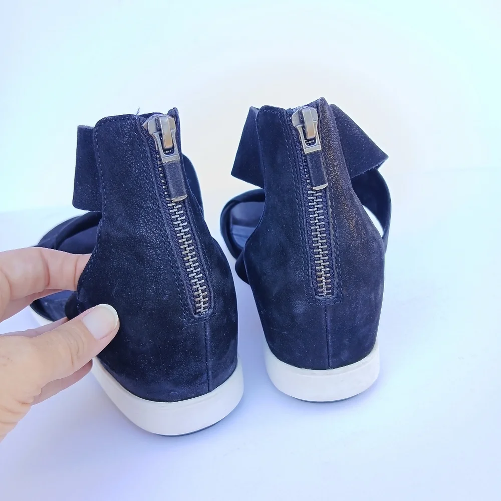 Eileen Fisher step out